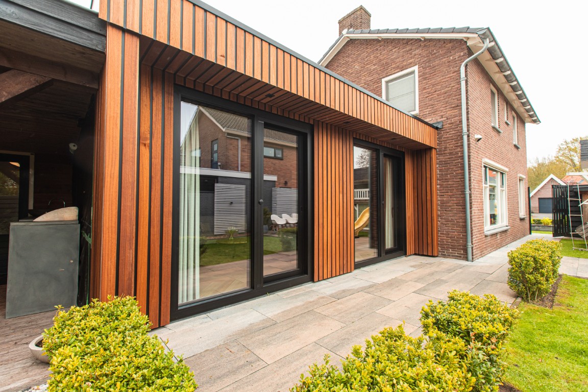 Houten aanbouw aluminium kozijnen
