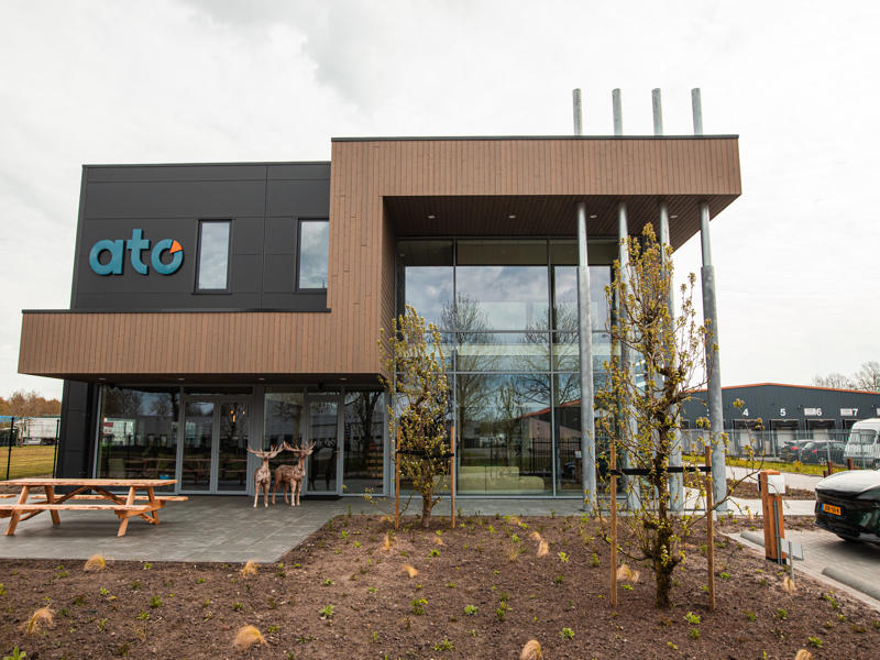 Nieuwbouw aluminium kozijnen en vliesgevel in Gorredijk